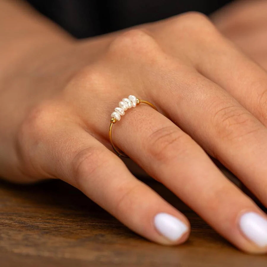 Anillo de oro con perla de agua dulce