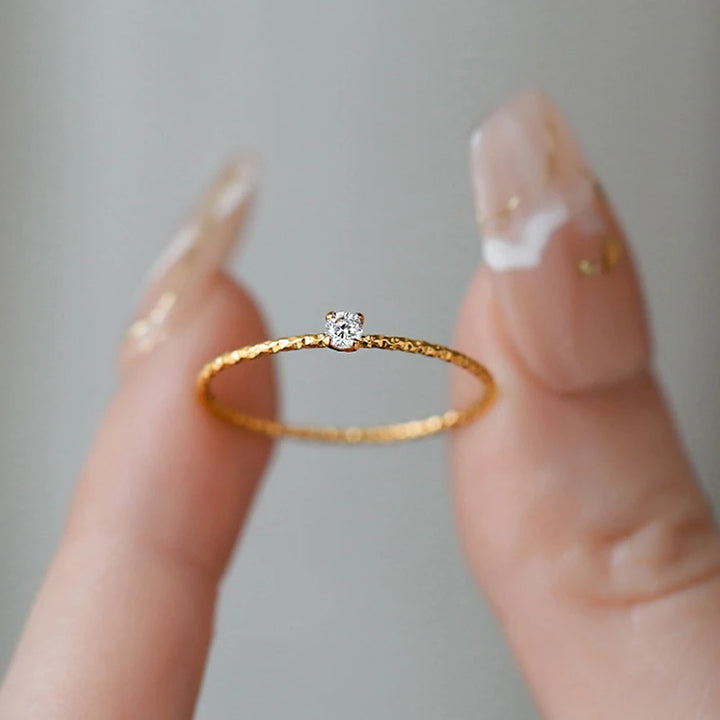 Anillo de oro minimalista