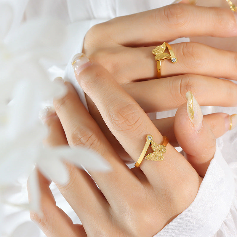 Anillos de mariposa de cristal dorado